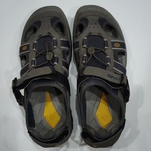 Mens 10.5 Teva sandals